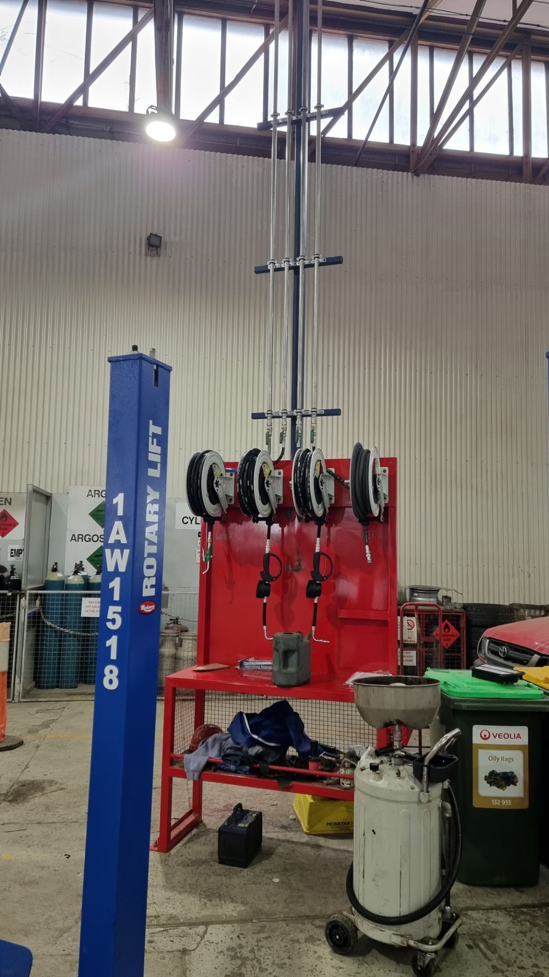 2 post weight lifting mechanisam