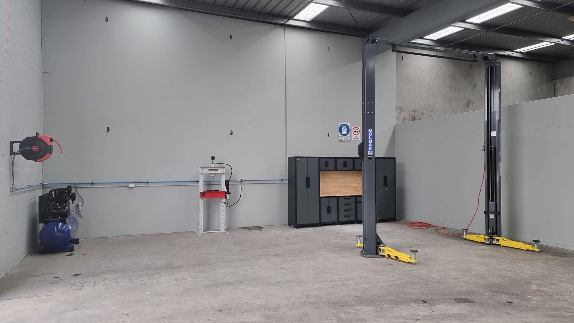 empty space for pots