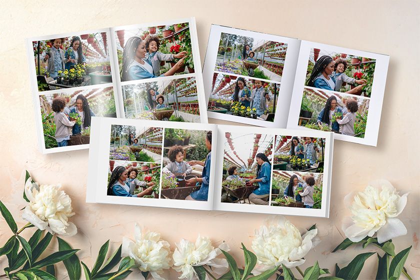 Un homme et une femme se tiennent côte à côte devant un arbre aux fleurs blanches.