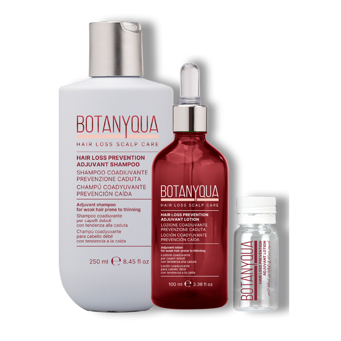 Prodotti per la cura dei capelli Botanyqua: shampoo, siero e fiala, flaconi bianchi e rossi.