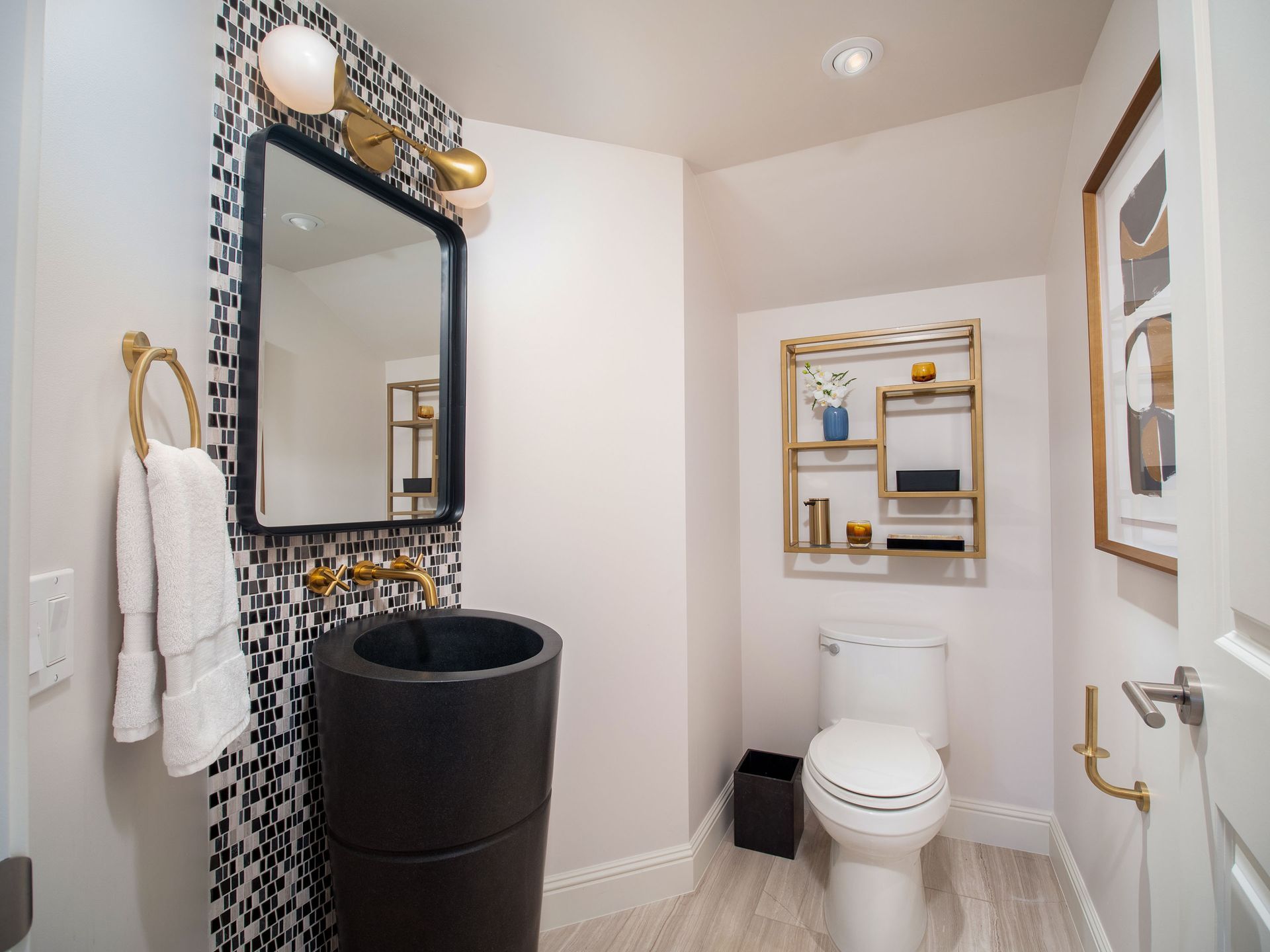 Kainui Loop Powder Room