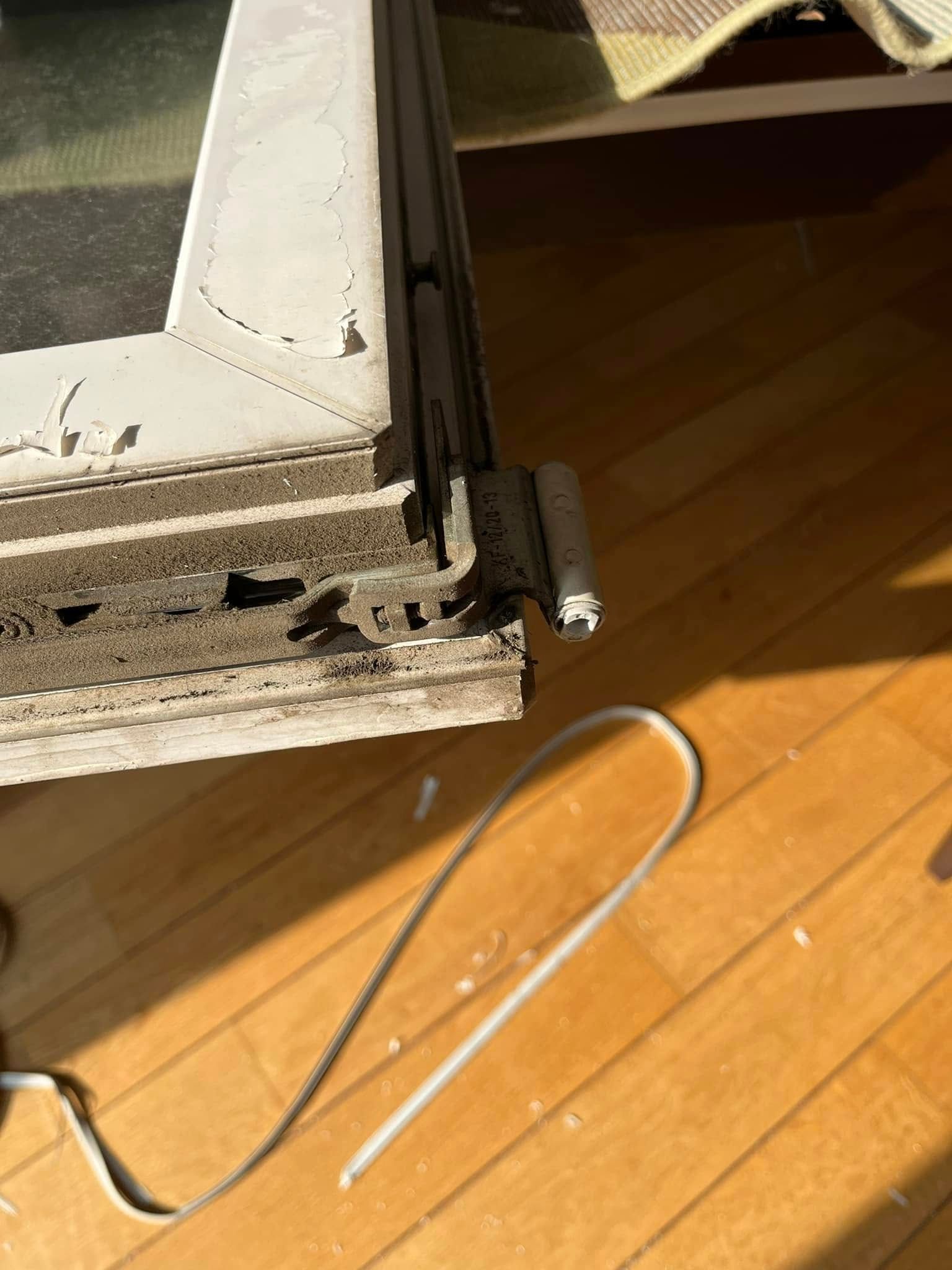 Nekokybiškas plastikinis langas