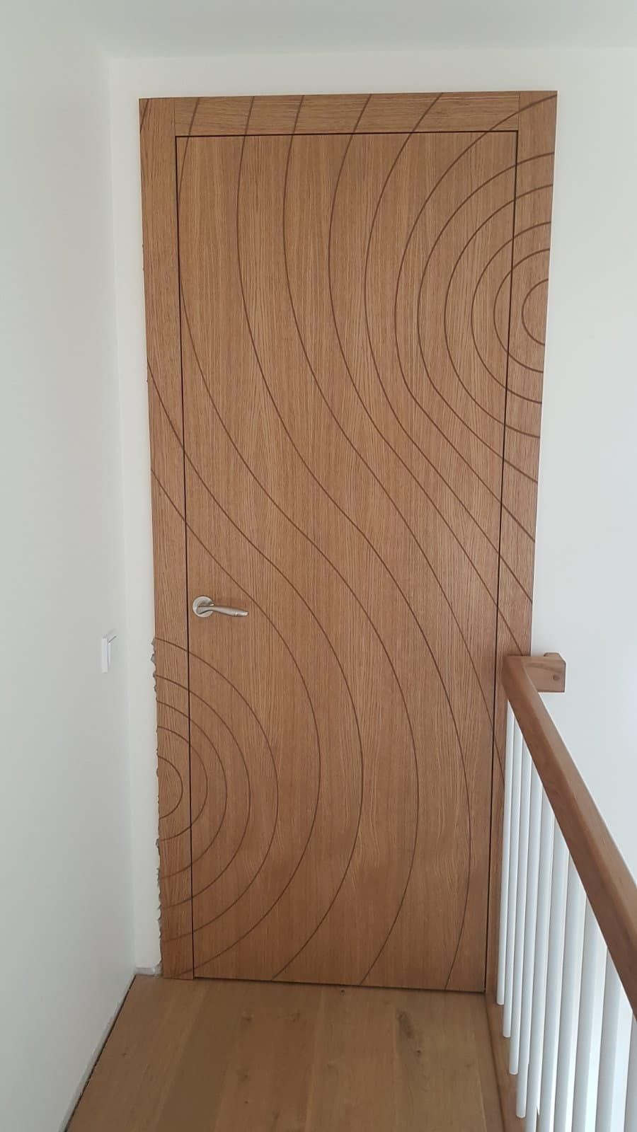 Medinės raštuotos durys 