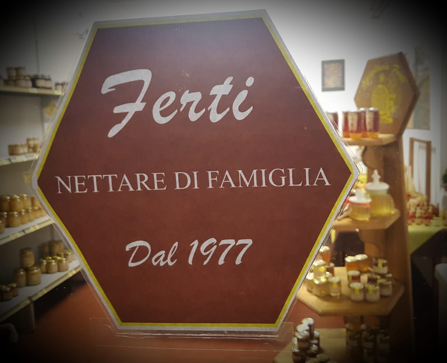 logo apicoltura Ferti Ameglia