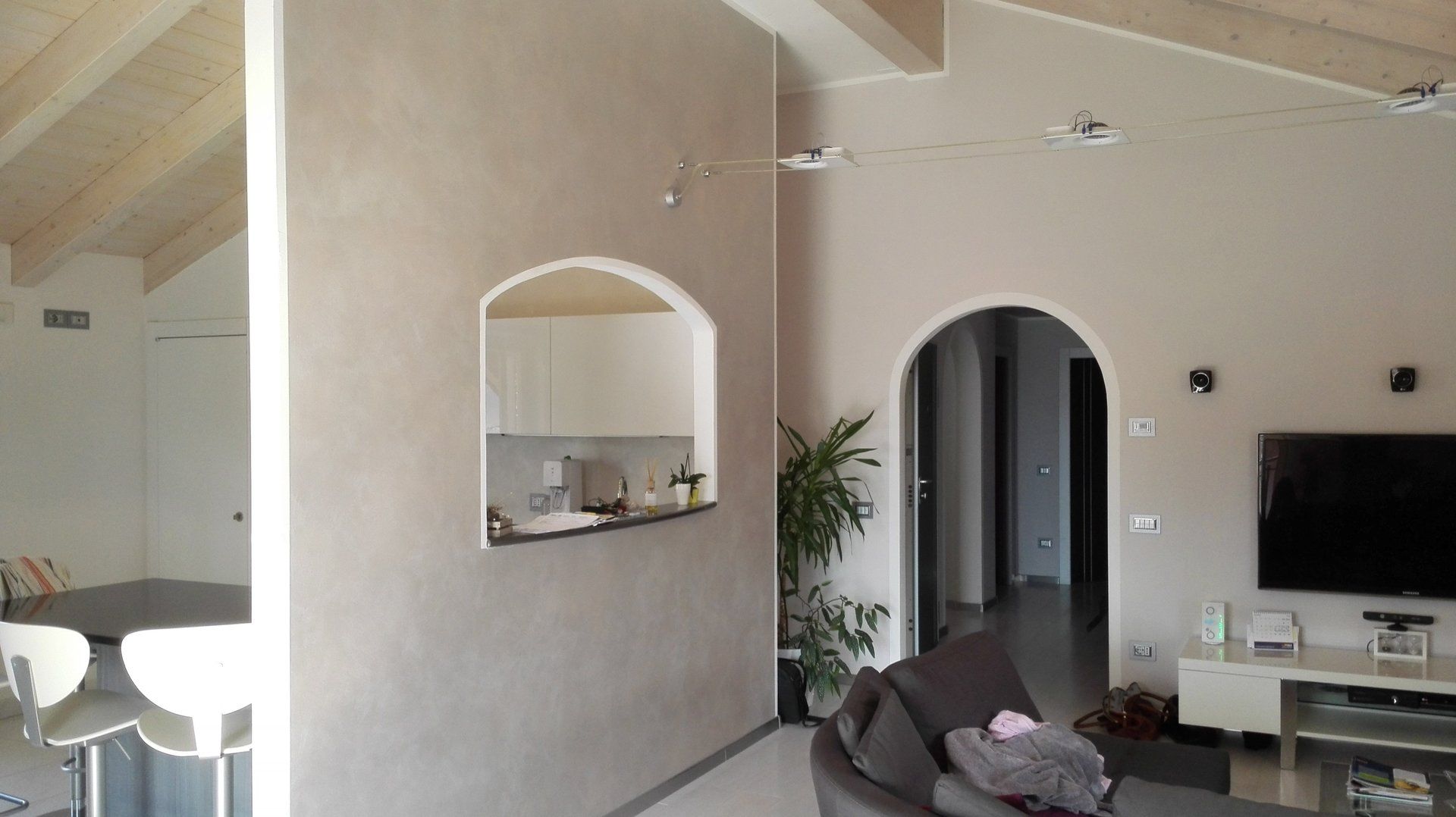 ingresso di una villa riverniciato