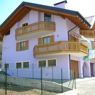 villa di legno verniciata