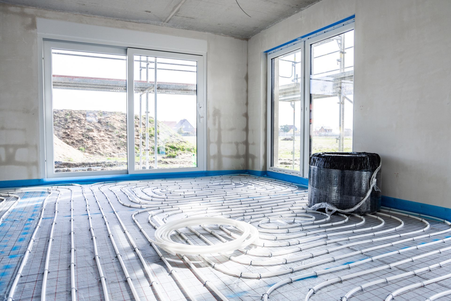 A room with a heated floor and a bucket on the floor.