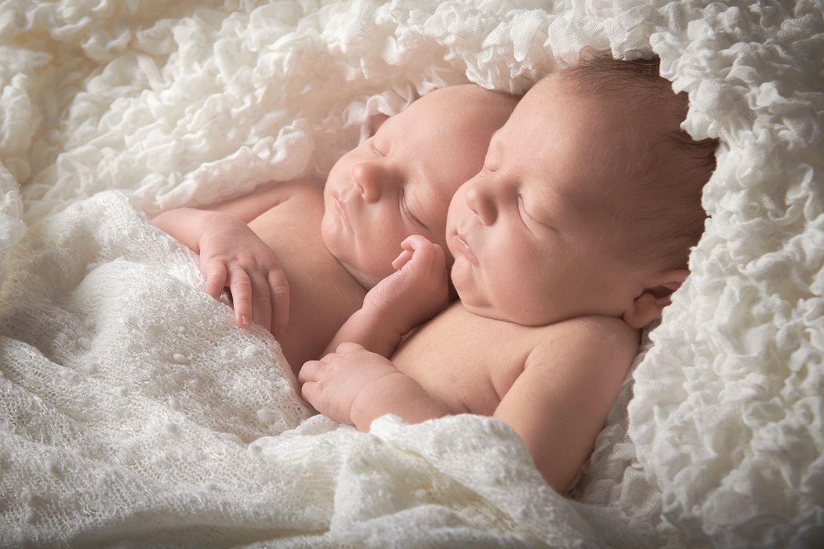 each of Oakley Studios  images arecarefully edited to the highest standard. Every photograph is individually refined — balancing skin tones, softening blemishes, tidying wraps and perfecting lighting — while keeping your baby’s natural look intact. The process takes hours of skilled work, ensuring that every image you receive is a timeless piece of art you’ll treasure forever.