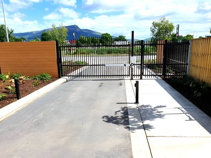 Commercial Automatic Gate — Gate-O-Matic In Kelso, QLD