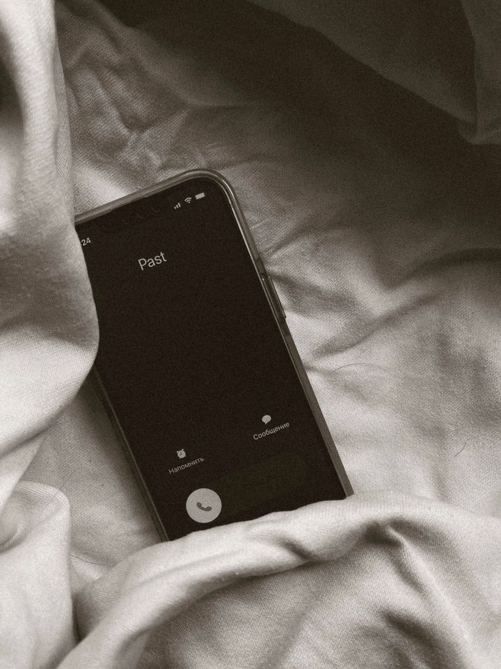 A phone depicting a missed call