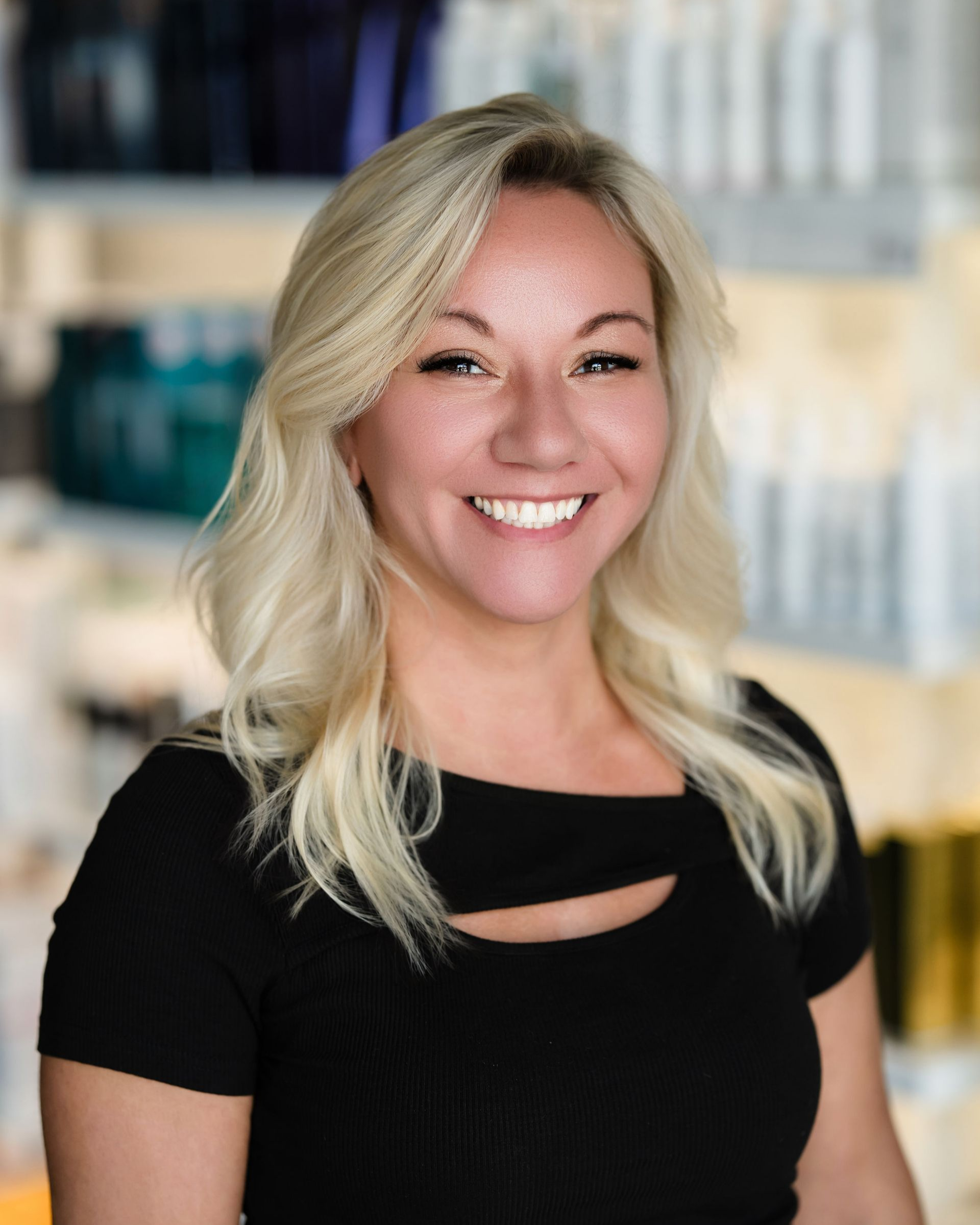 Savannah C. - Hairstylist 