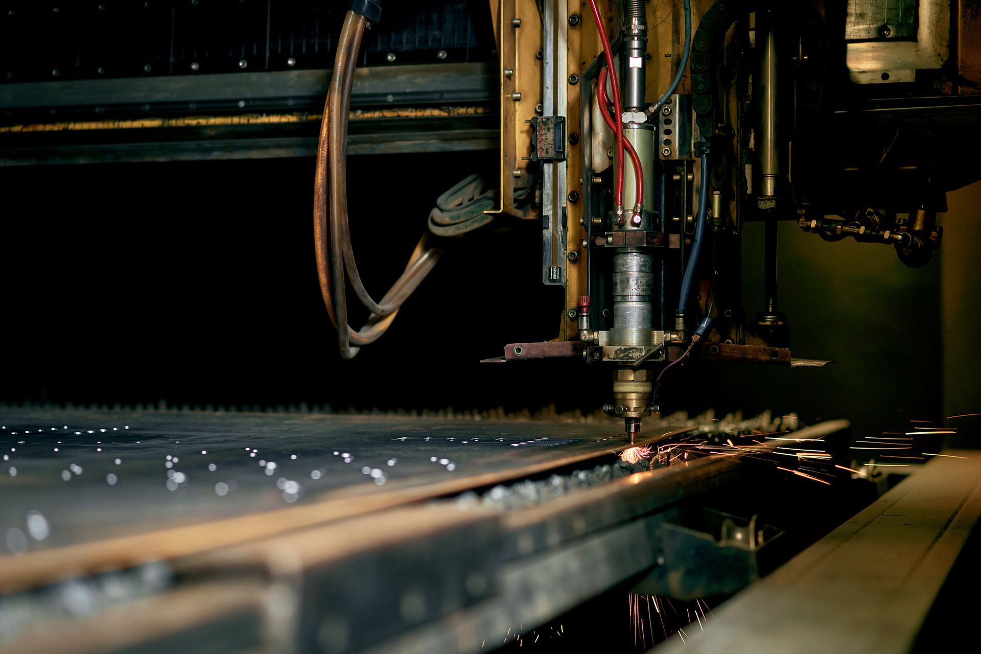 Laser work on a metal-cutting machine. Laser work on a metal-cutting machine.