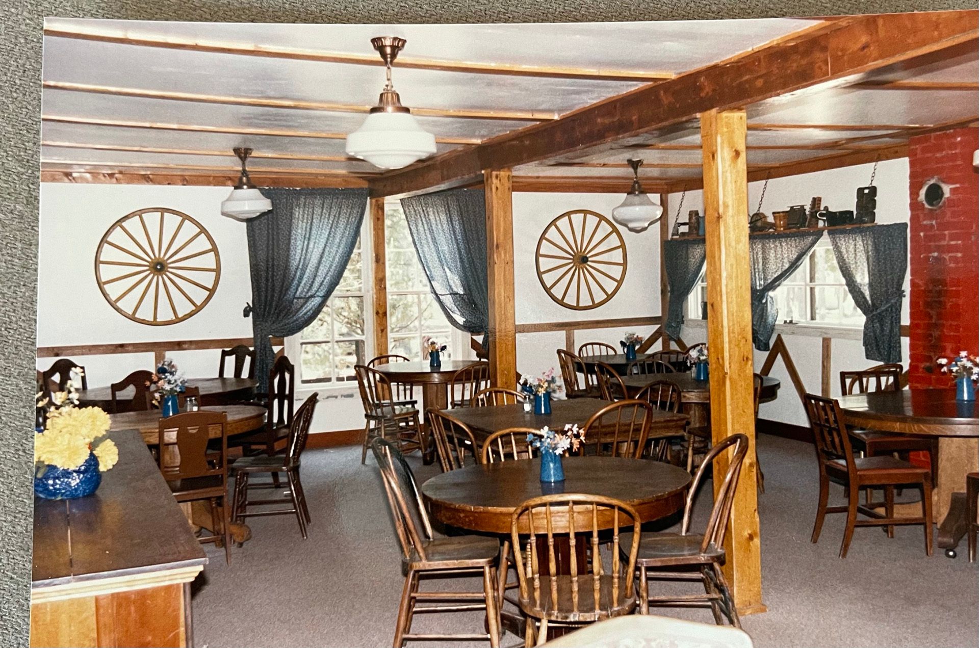 early-lodge-dining-area