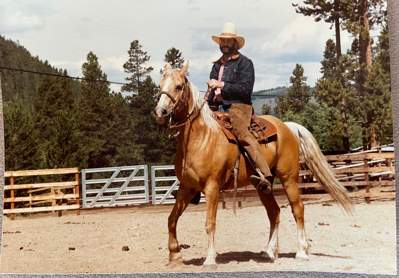 cowboy-riding-horse