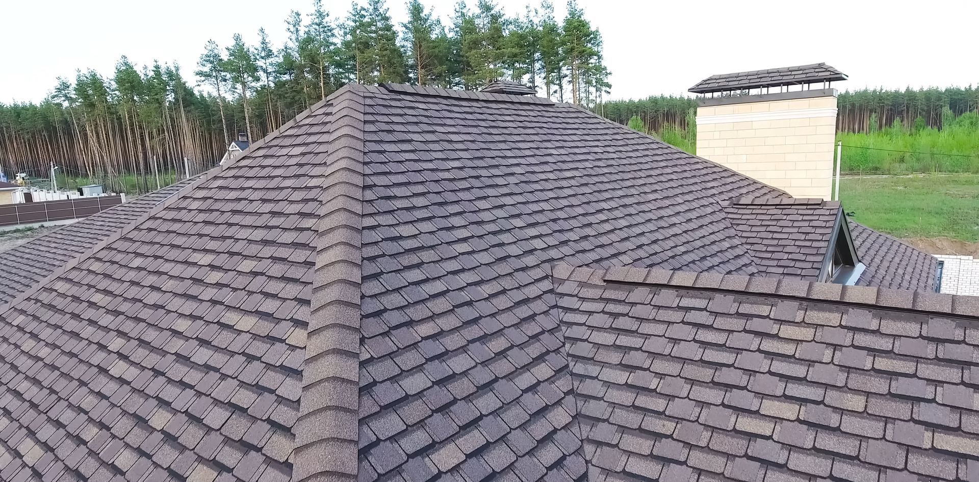 Close-up of a house with a roof of bituminous tile.