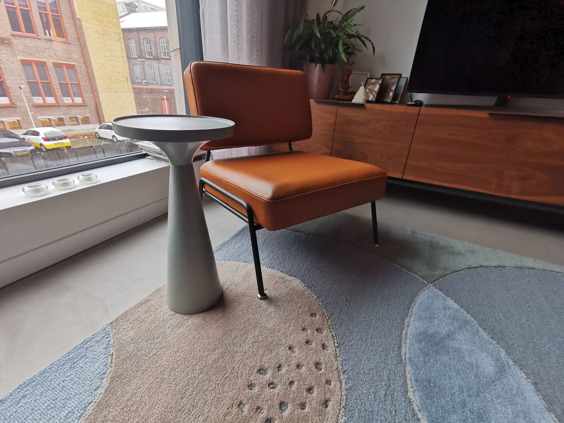 realizzazione di un soggiorno con pavimenti in resina