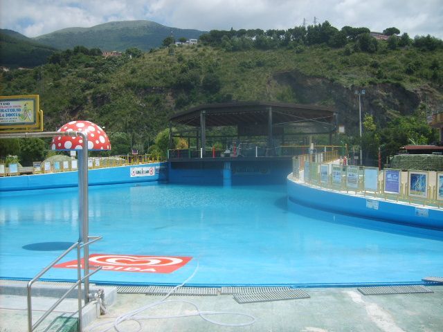 rivestimento per piscina in un parco acquatico - impermeabilizzanti salerno