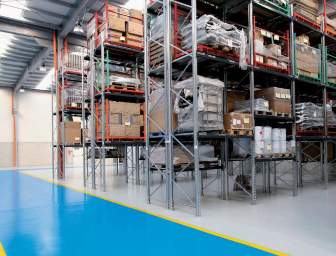 magazzino con pavimento in resina