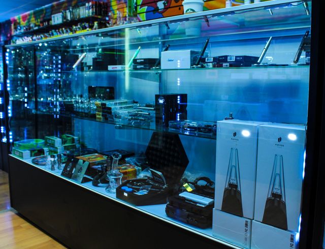 oakley smoke and vape OAKLEY SMOKE & VAPE - Updated May 2026 - 3726 Isabella Ave, Cincinnati,  Ohio - Vape Shops - Phone Number main image 0