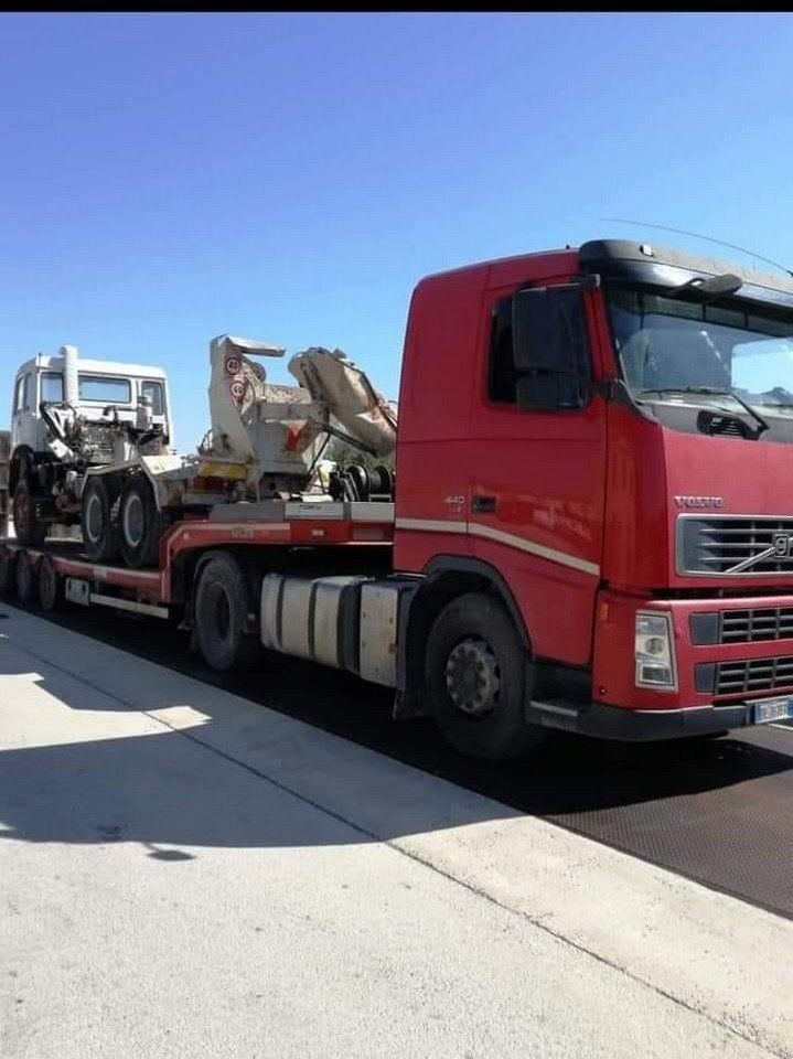 camion scarrabile rosso