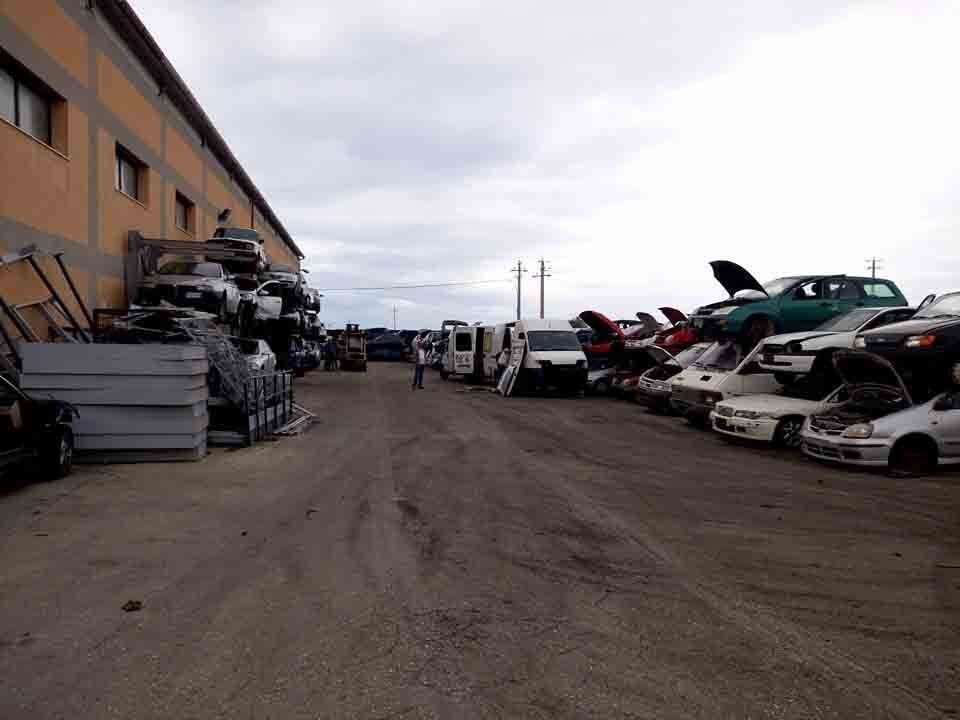 centro di mezzi di trasporto da rottamare