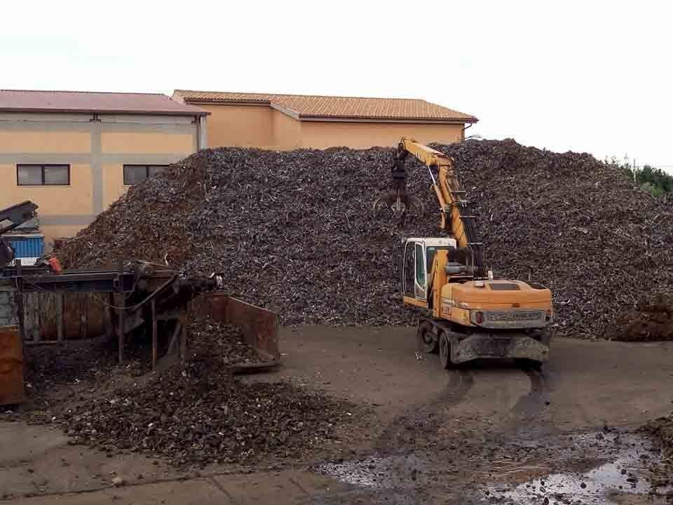 deposito di rifiuti ferrosi