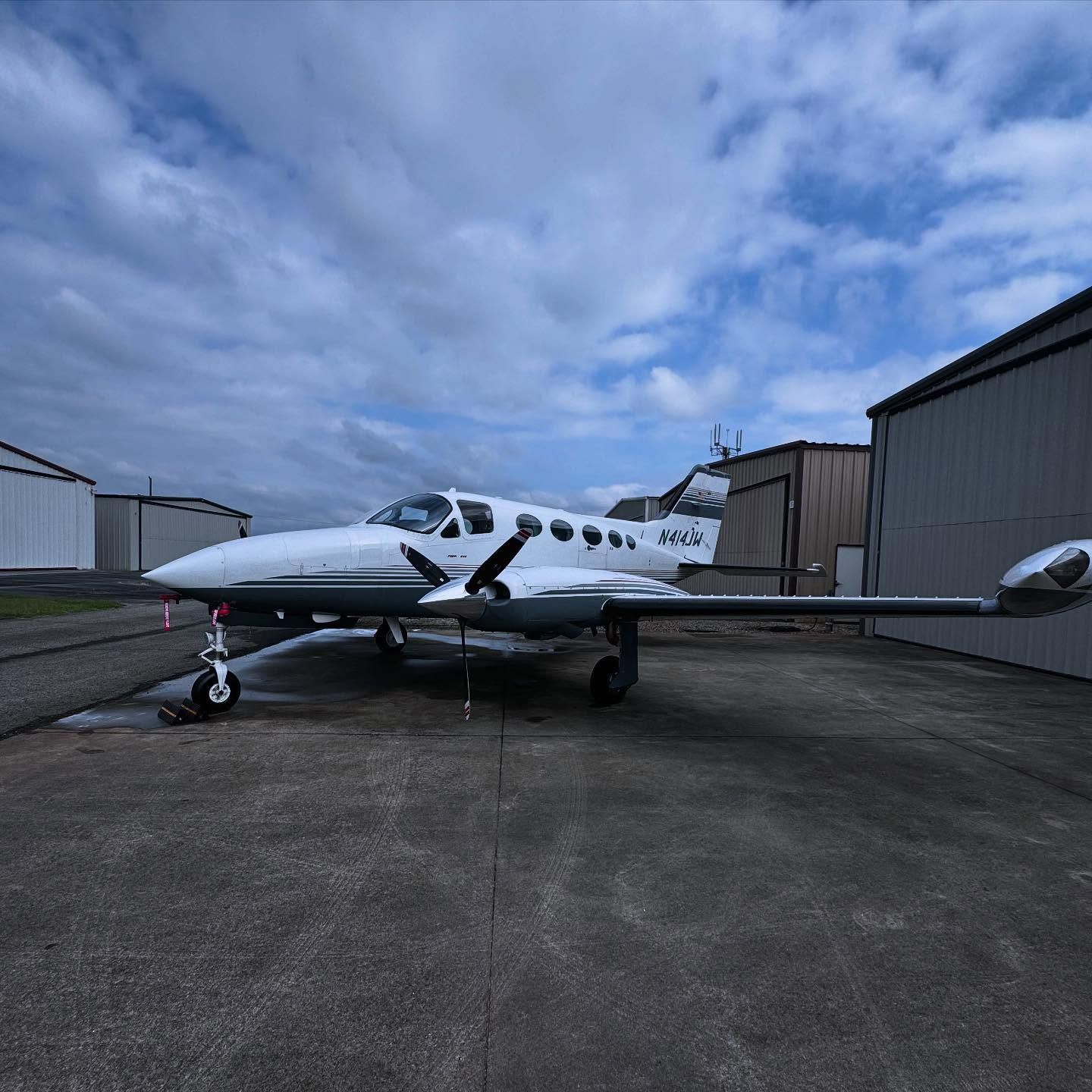 A small airplane with the letters epzs on the tail