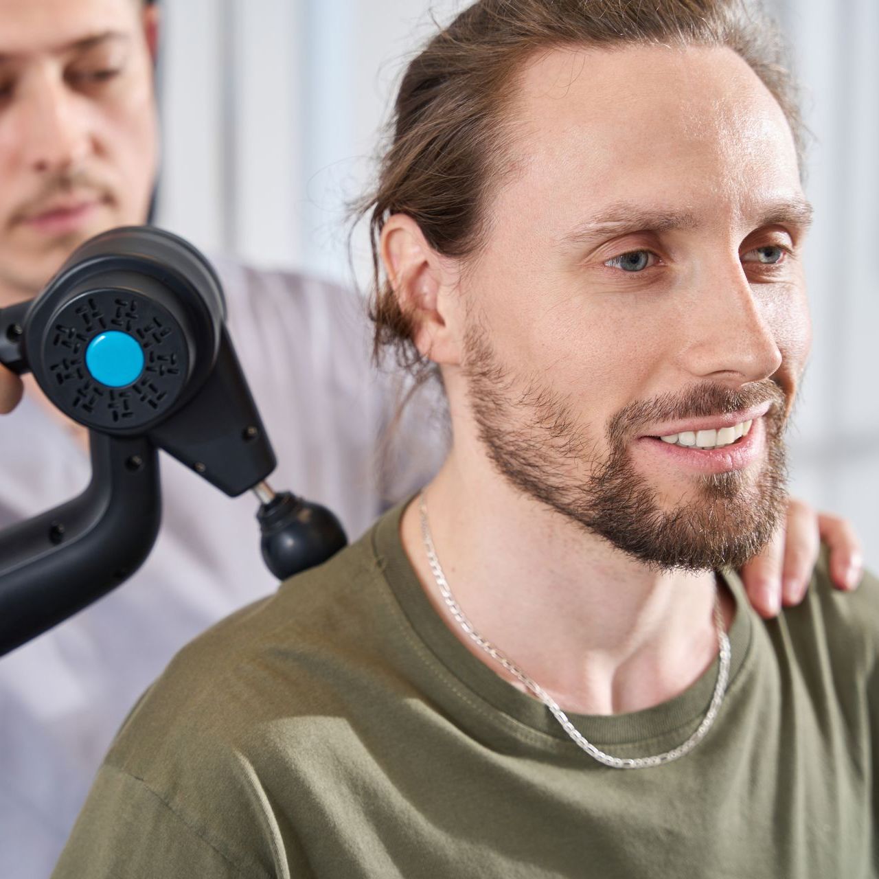 physiotherapy treatment with thera gun