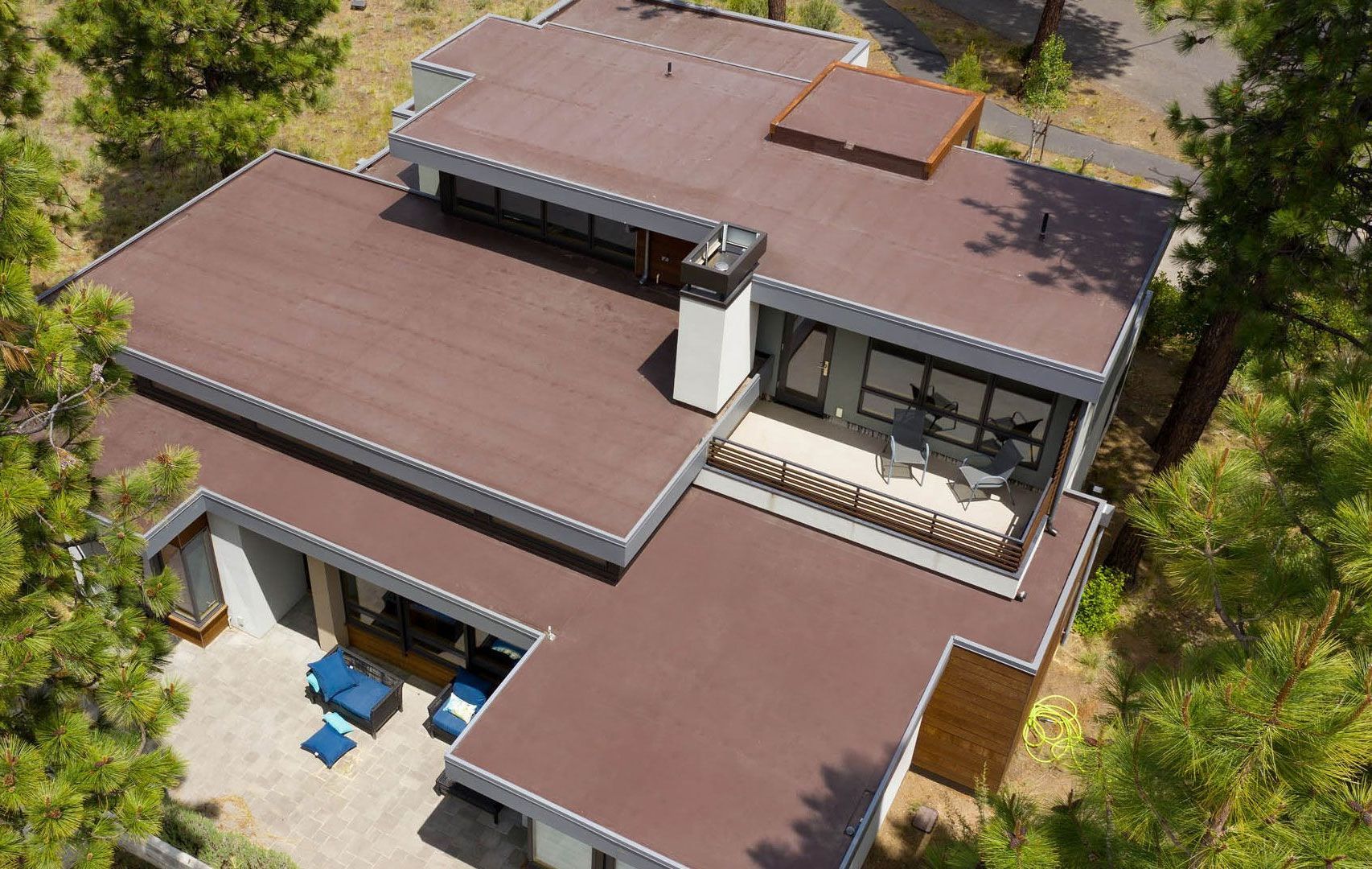 flat roofing material, flat roof installation, roofing material comparison, durable roofing options,