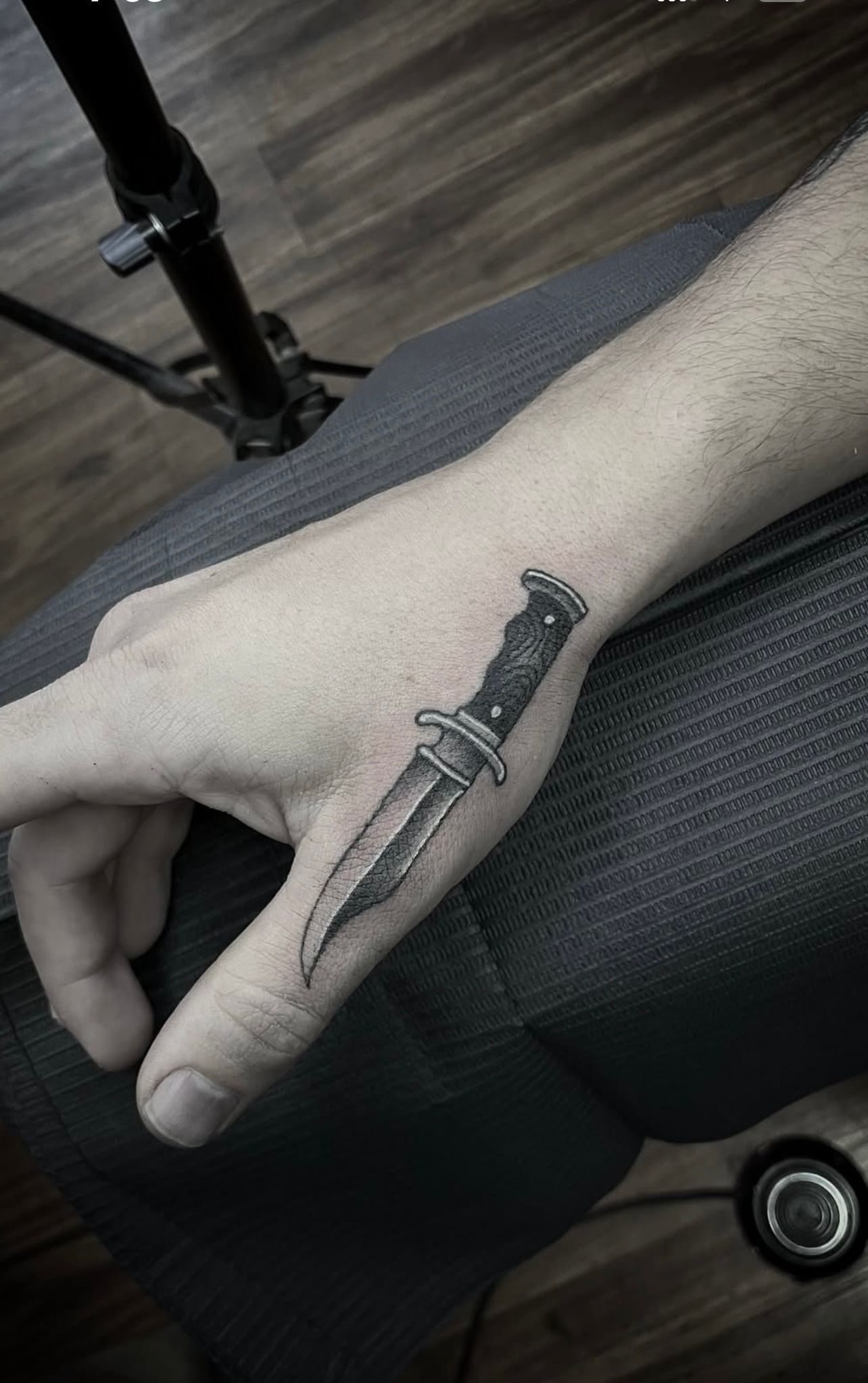 Traditional-hand-knife-tattoo-best-tattoo-shop-Wahiawa-flash-tattoo-walk-in-tattoo-shop-near-me-Wahiawa-American-made-tattoo