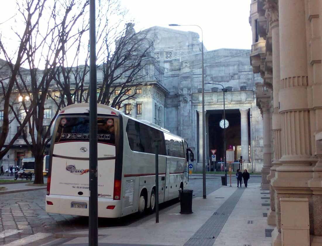 Autobus in stazione