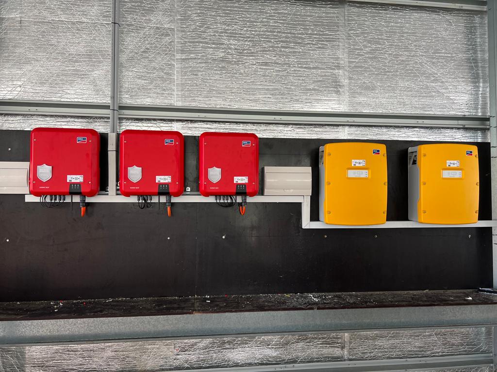 off-grid system and solar battery storage