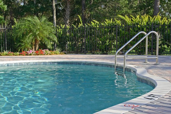 pristine backyard pool, showcasing a pool maintenance contractor’s work.]