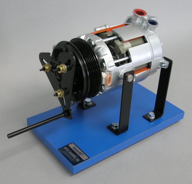 Kompressor Cutaway Unit To Study A Hermetic Refrigerant Compressor