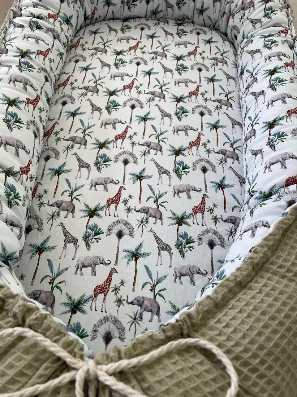 Babynestje wild animal