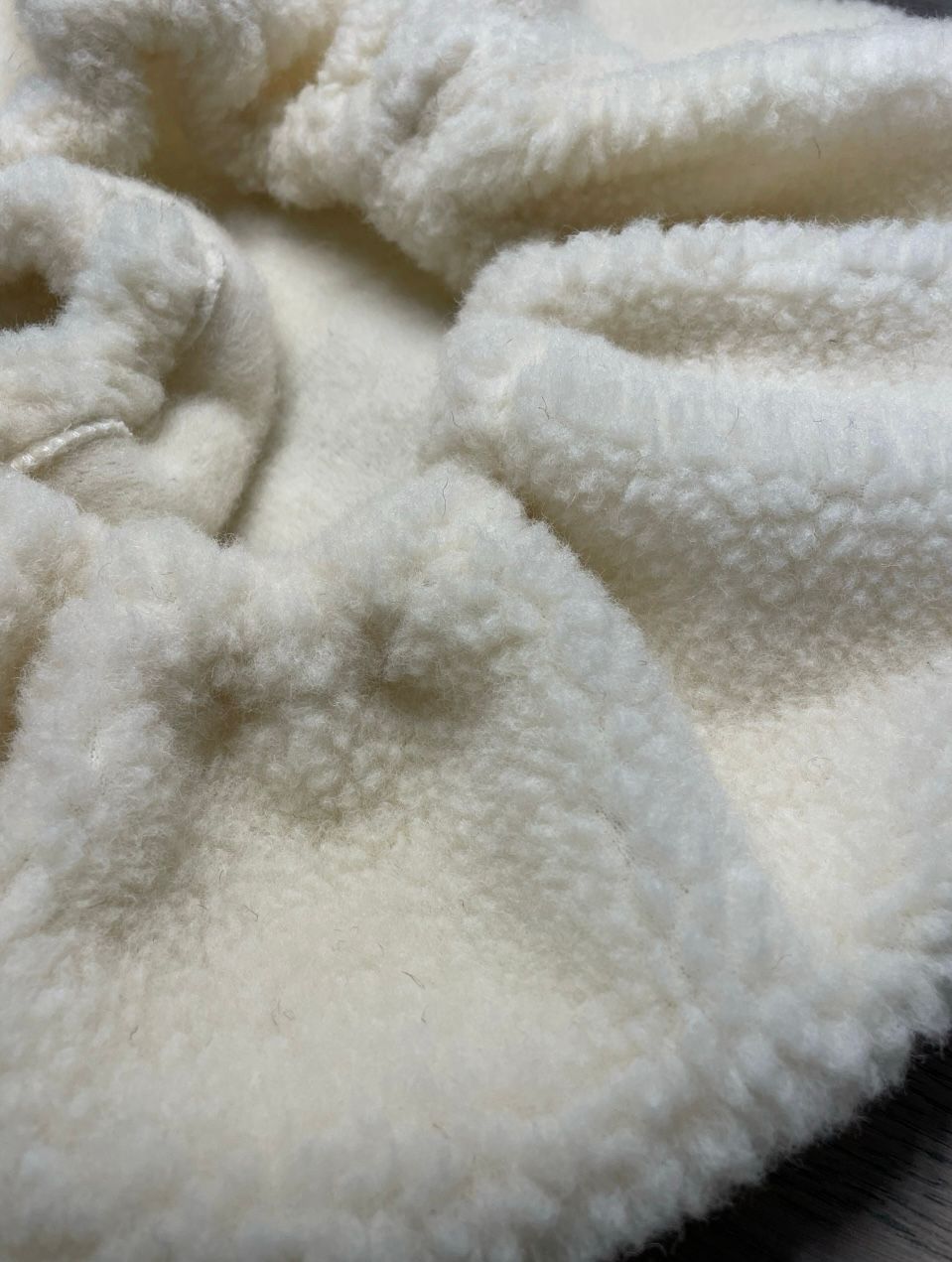 Wollen relaxhoes, voedingskussen