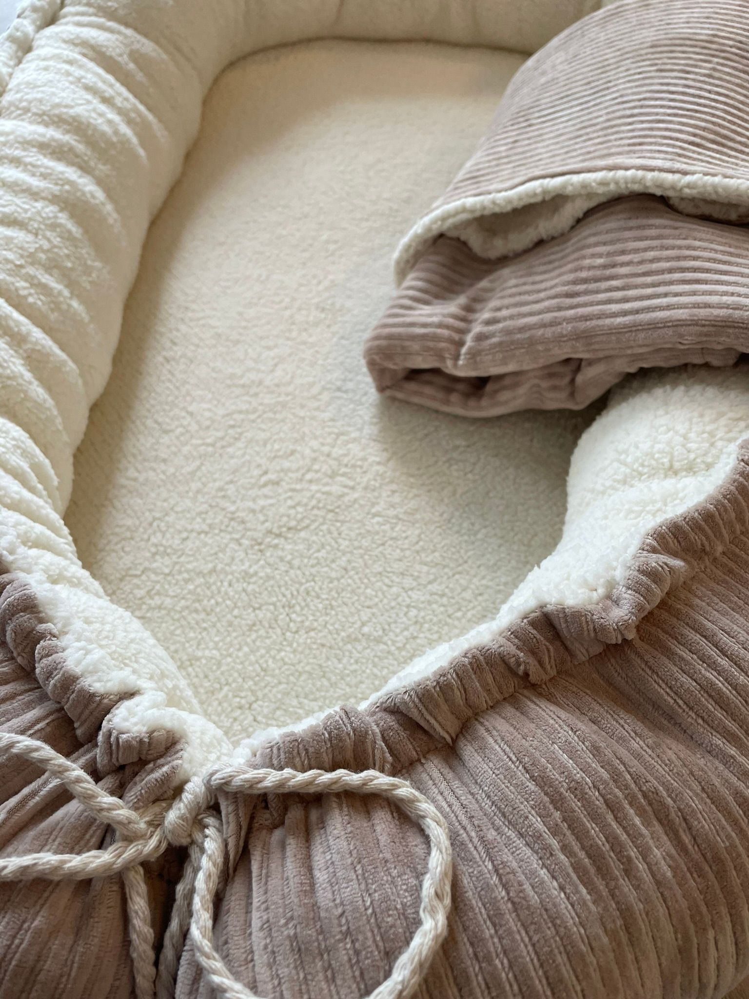 Babynestje teddy rib donker beige
