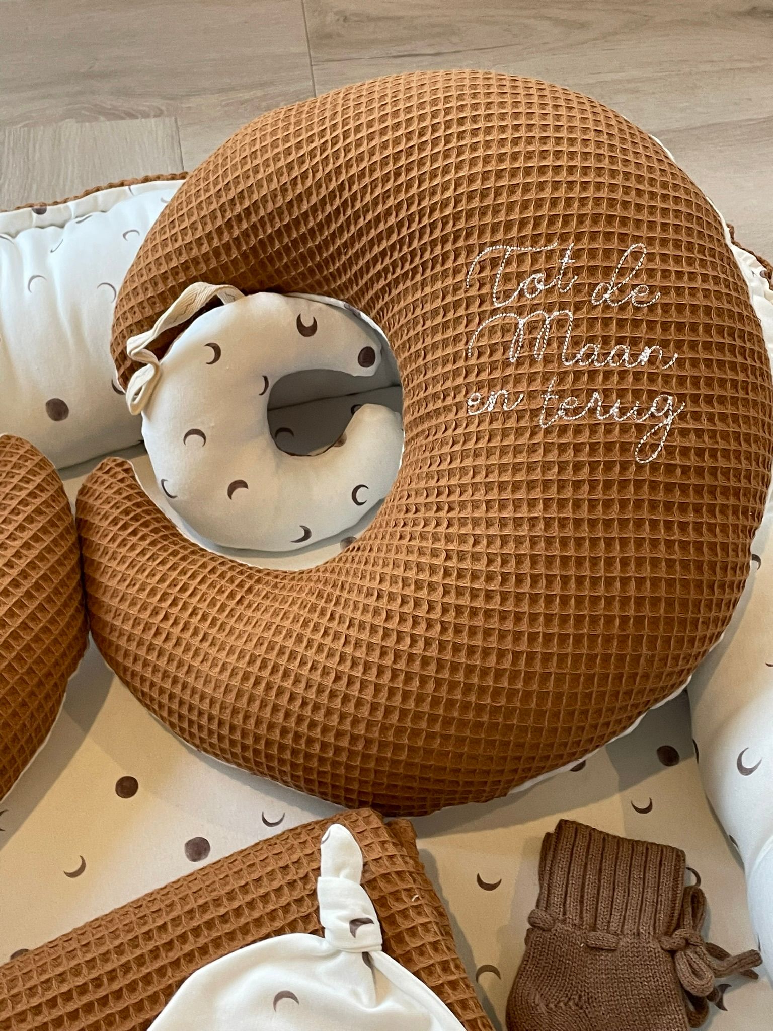 Maankussen bijpassend bij je babynestje