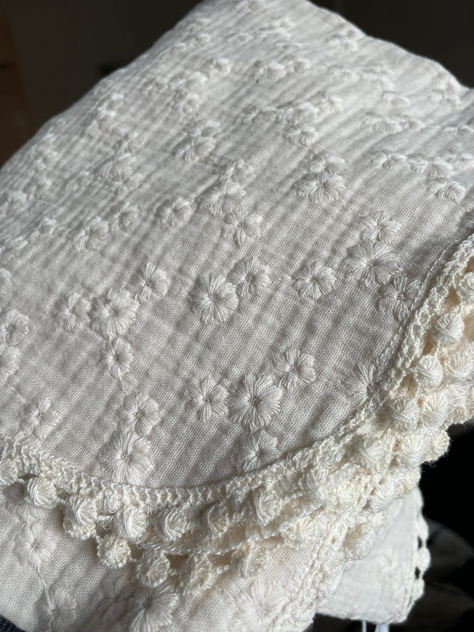 Swaddle hydrofiele doek embroidery bolletjes kant