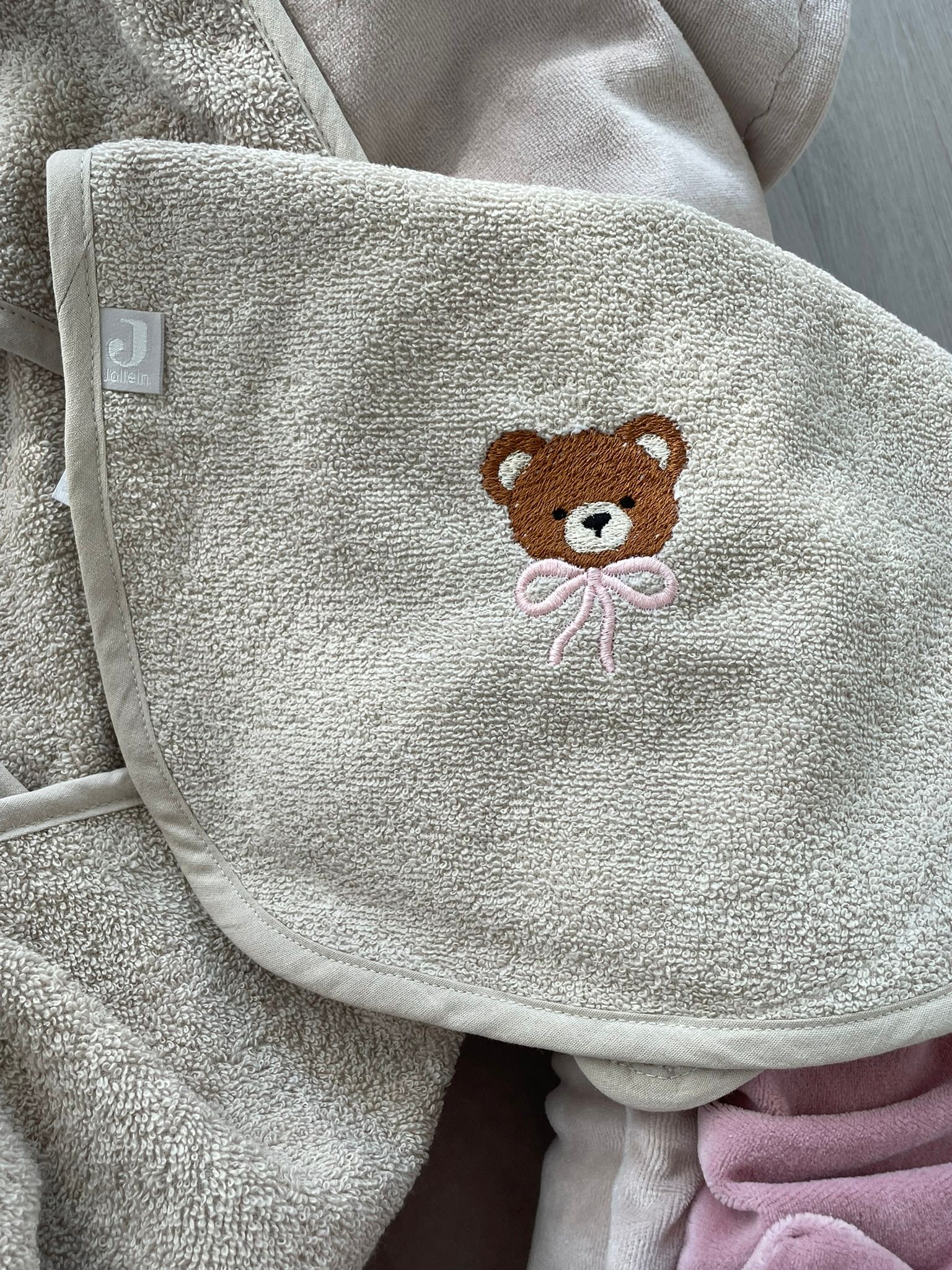 Badstof slab beer it´s a girl geborduurd: Jollein