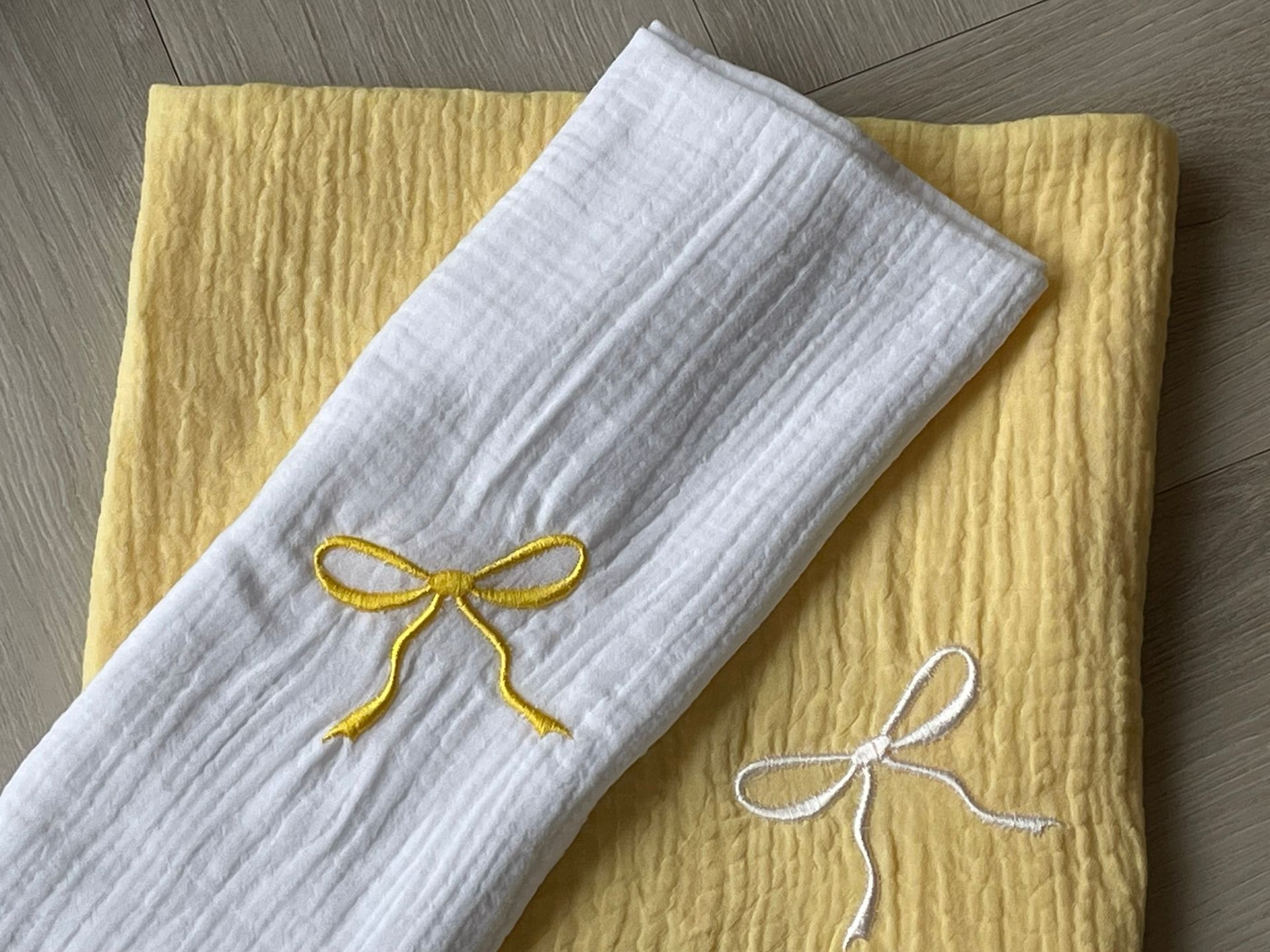 Swaddle hydrofiele doek strik geel