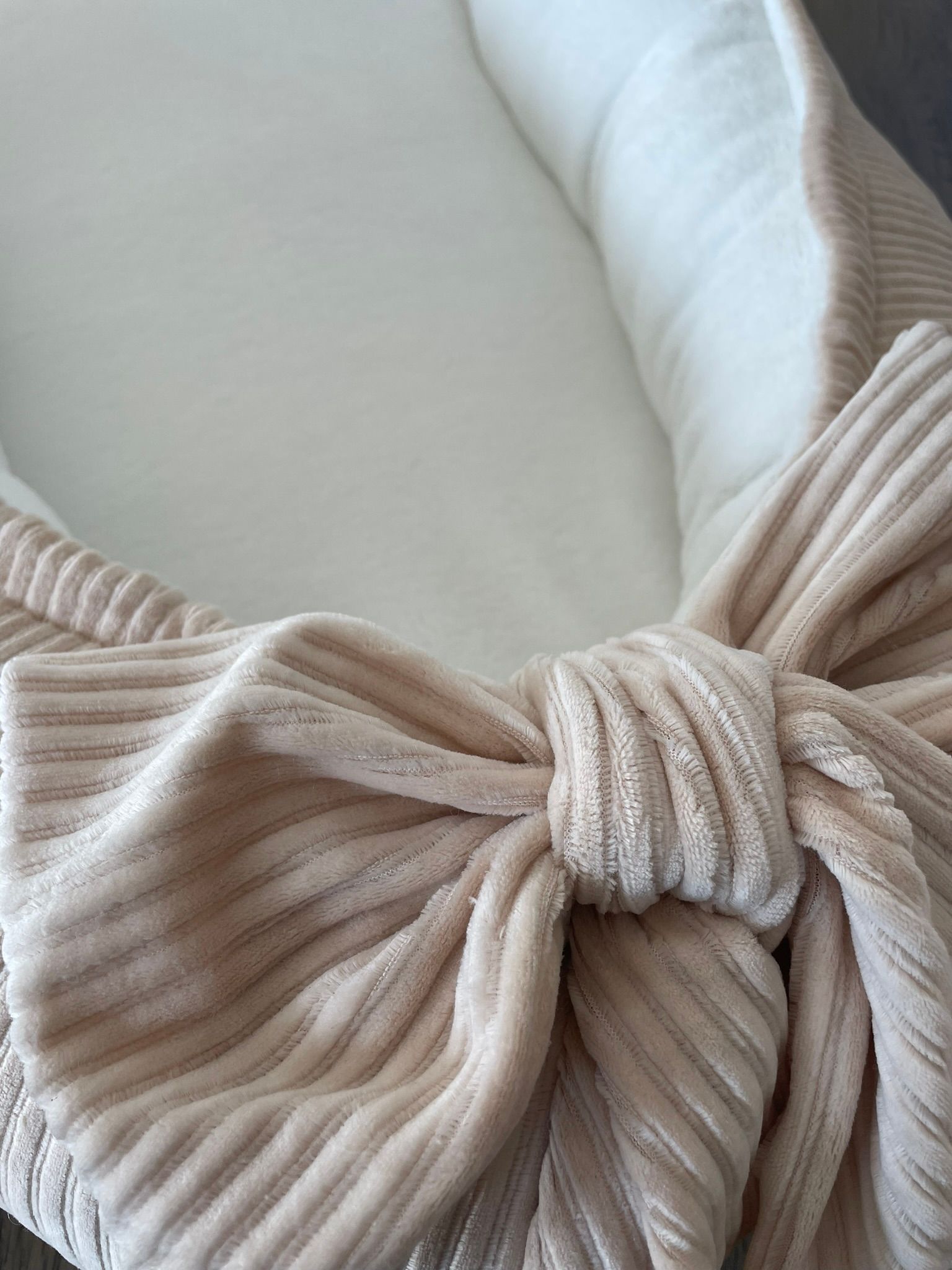 Babynestje licht beige rib bamboe