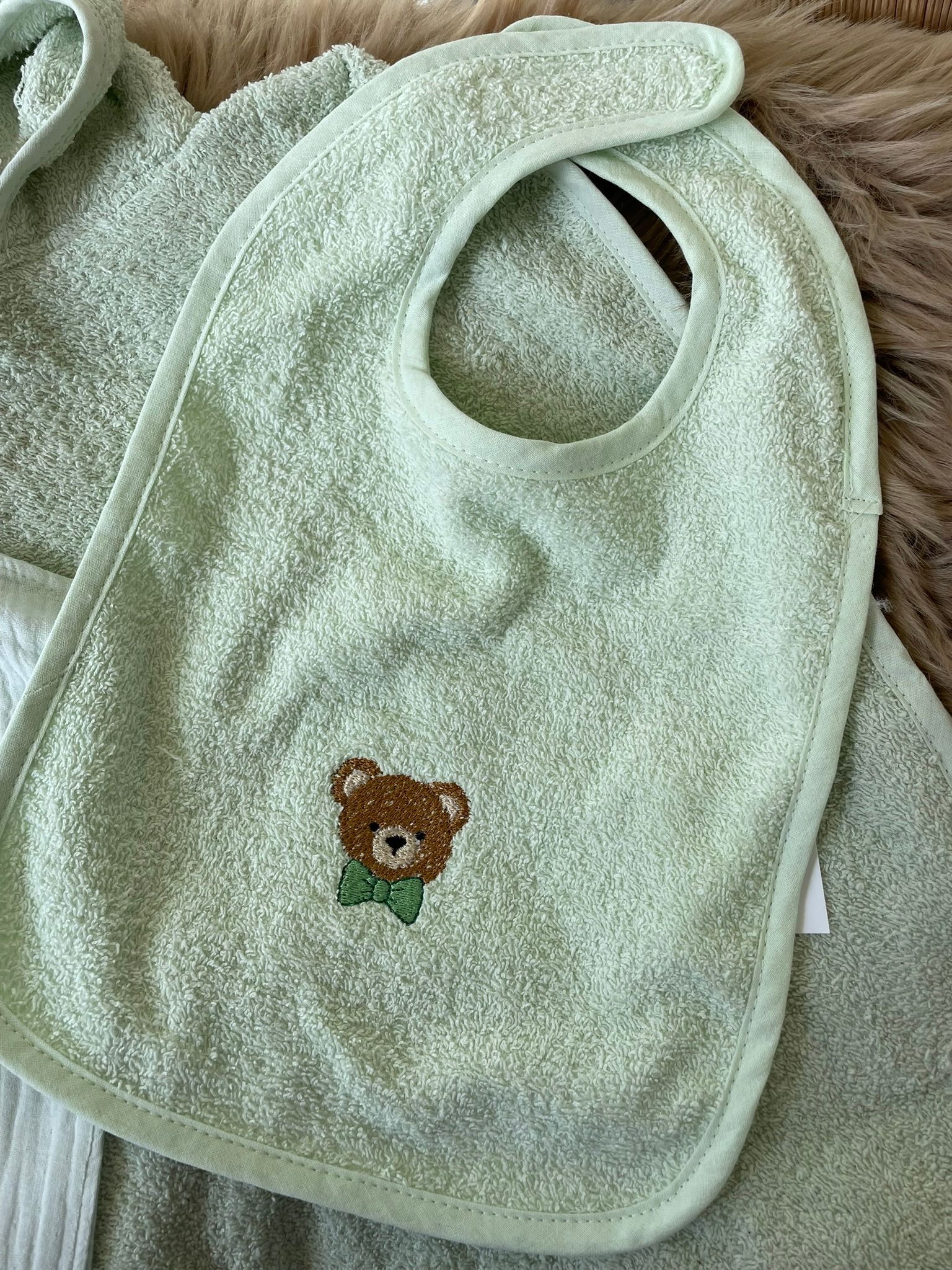 Badstof slab beer geborduurd: Meyco