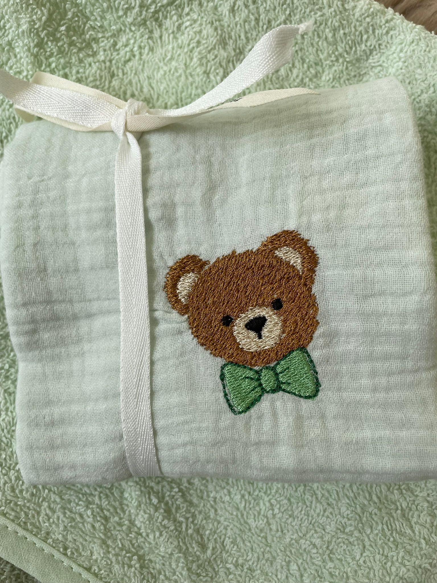 Swaddle hydrofiele doek  beer licht groen