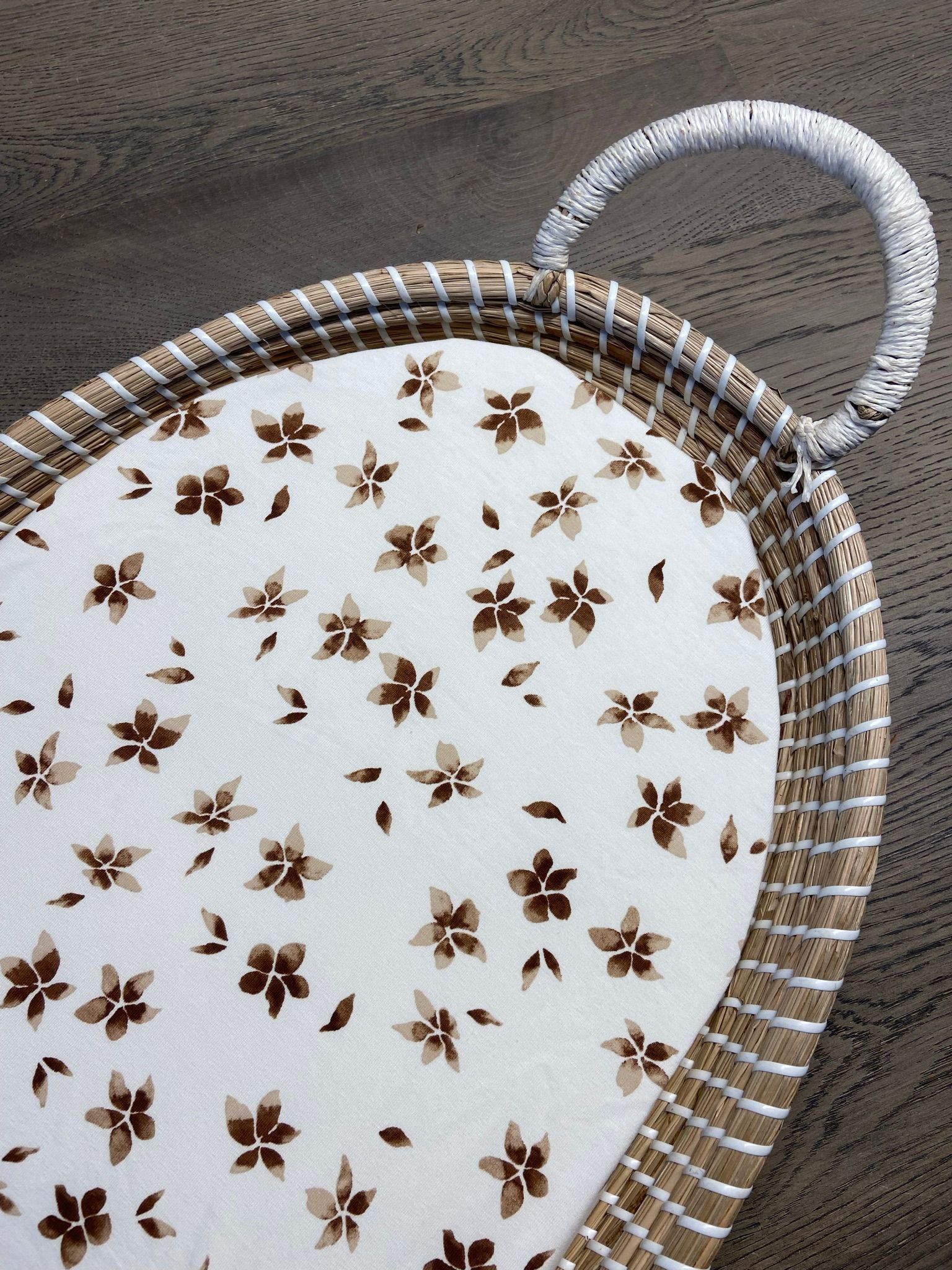 Hoeslaken bloemen caramel