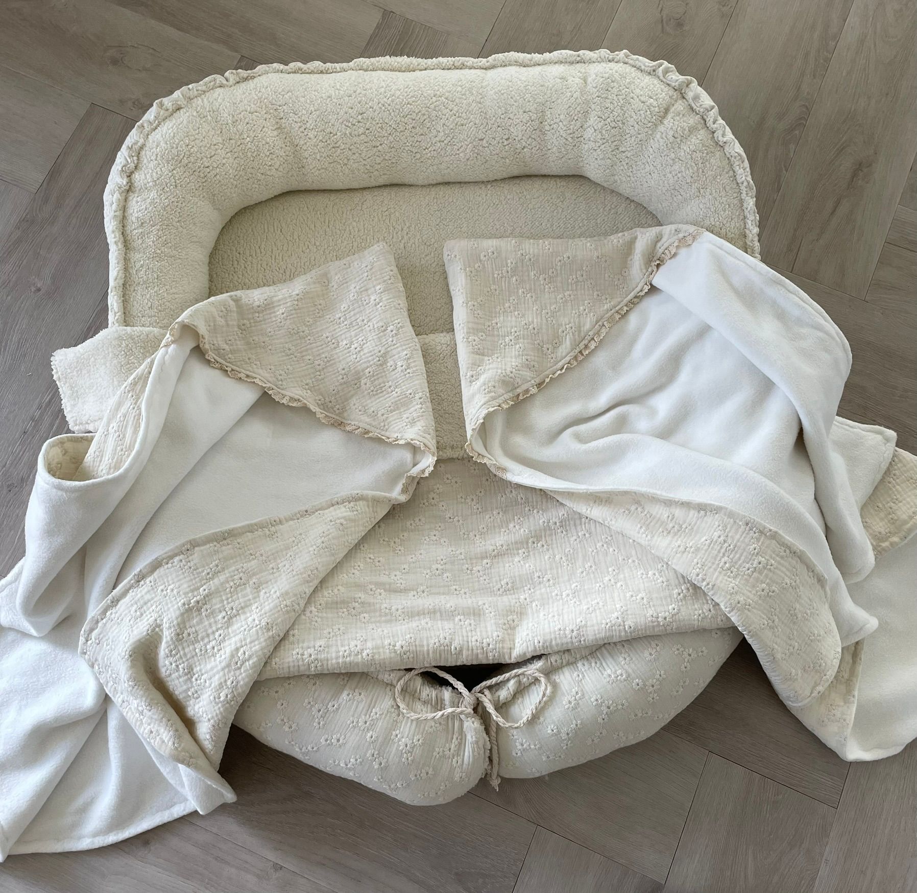 Tweelingbabynestje full embroidery naturel