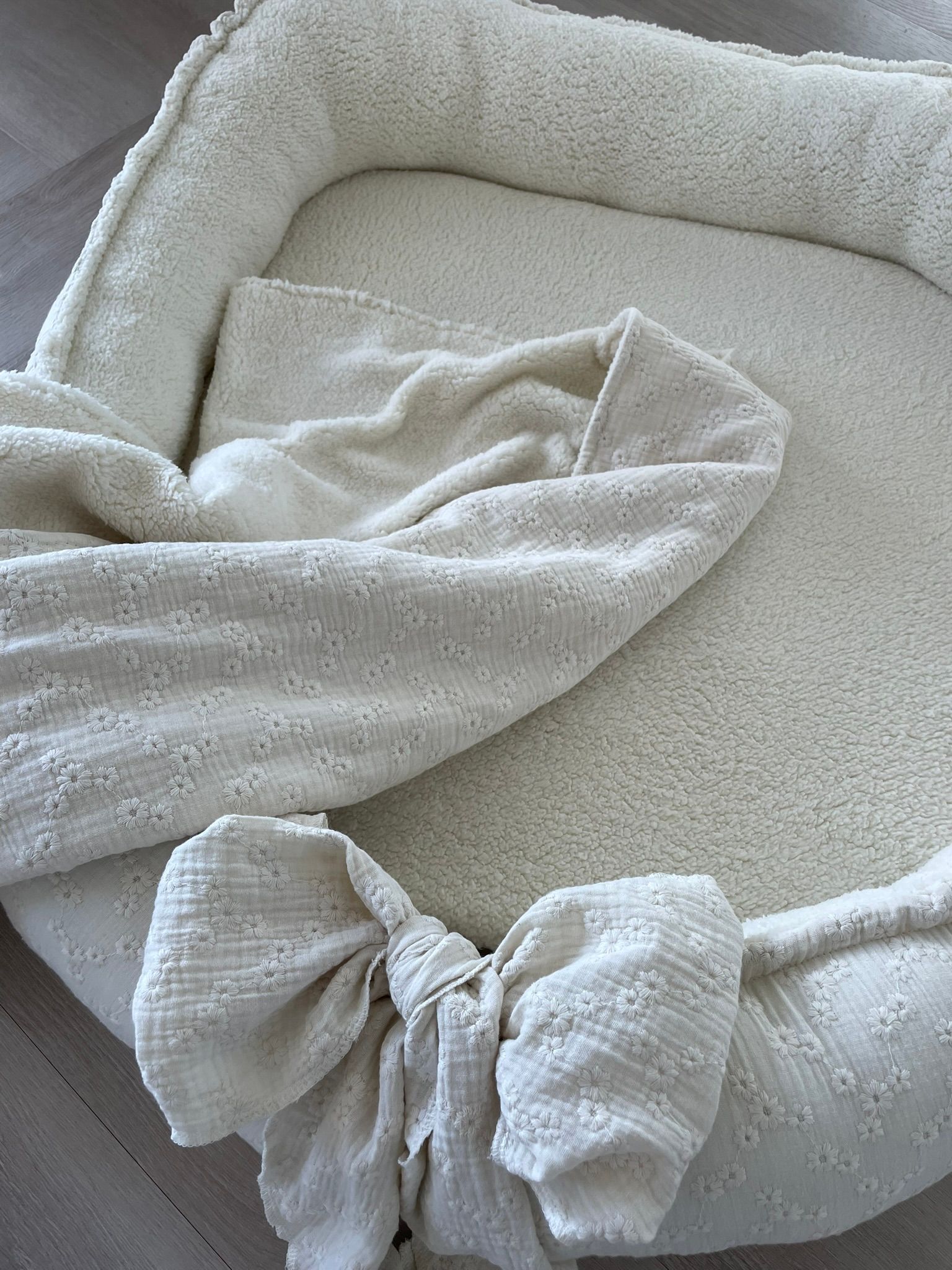 Tweelingbabynestje teddy embroidery naturel
