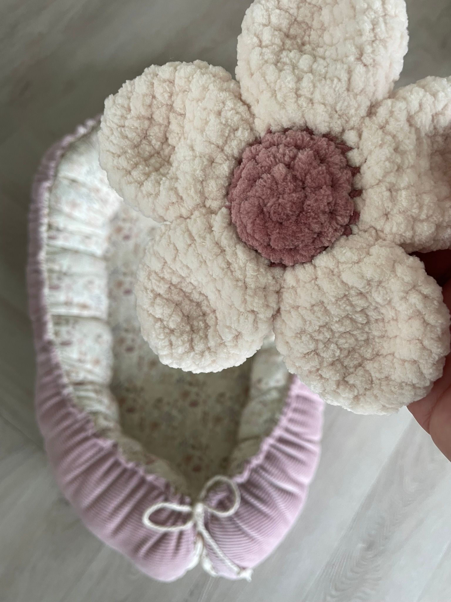 Speenknuffel  bloem  Roos - gehaakt