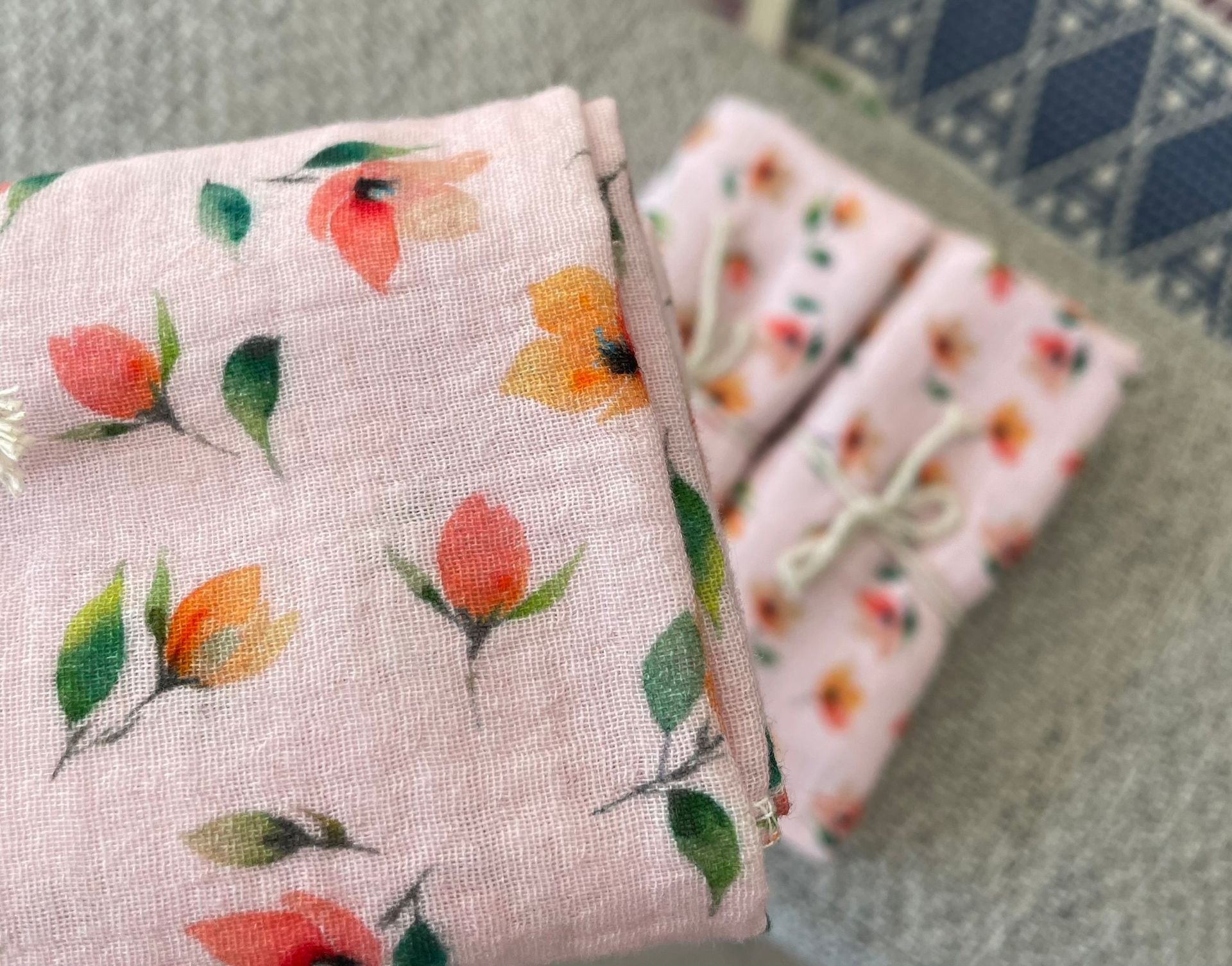 Swaddle hydrofiele doek  pink flowers