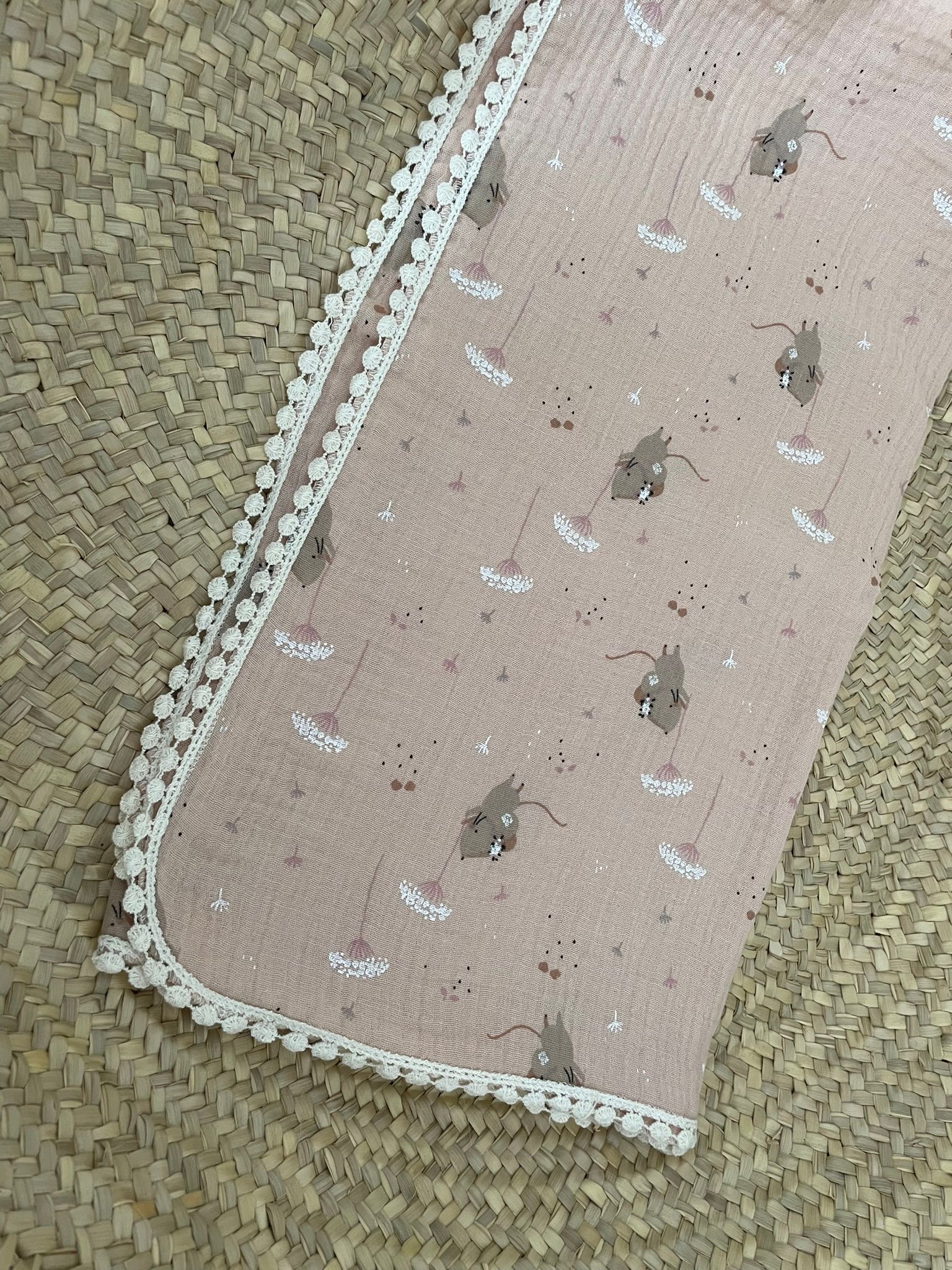 Swaddle hydrofiele doek pluisbloem muisjes bolletjes kant